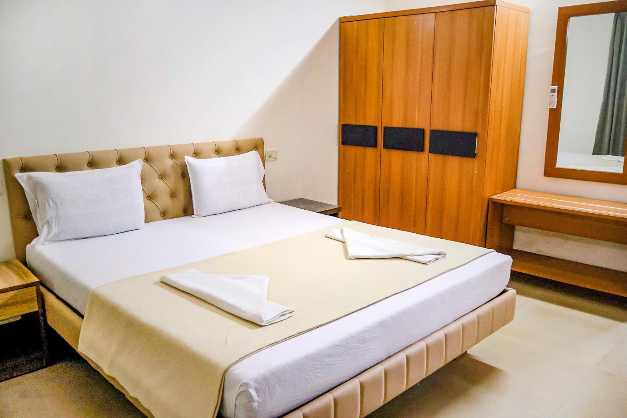 Fabescape Orient Royal Hotell Calangute Exteriör bild
