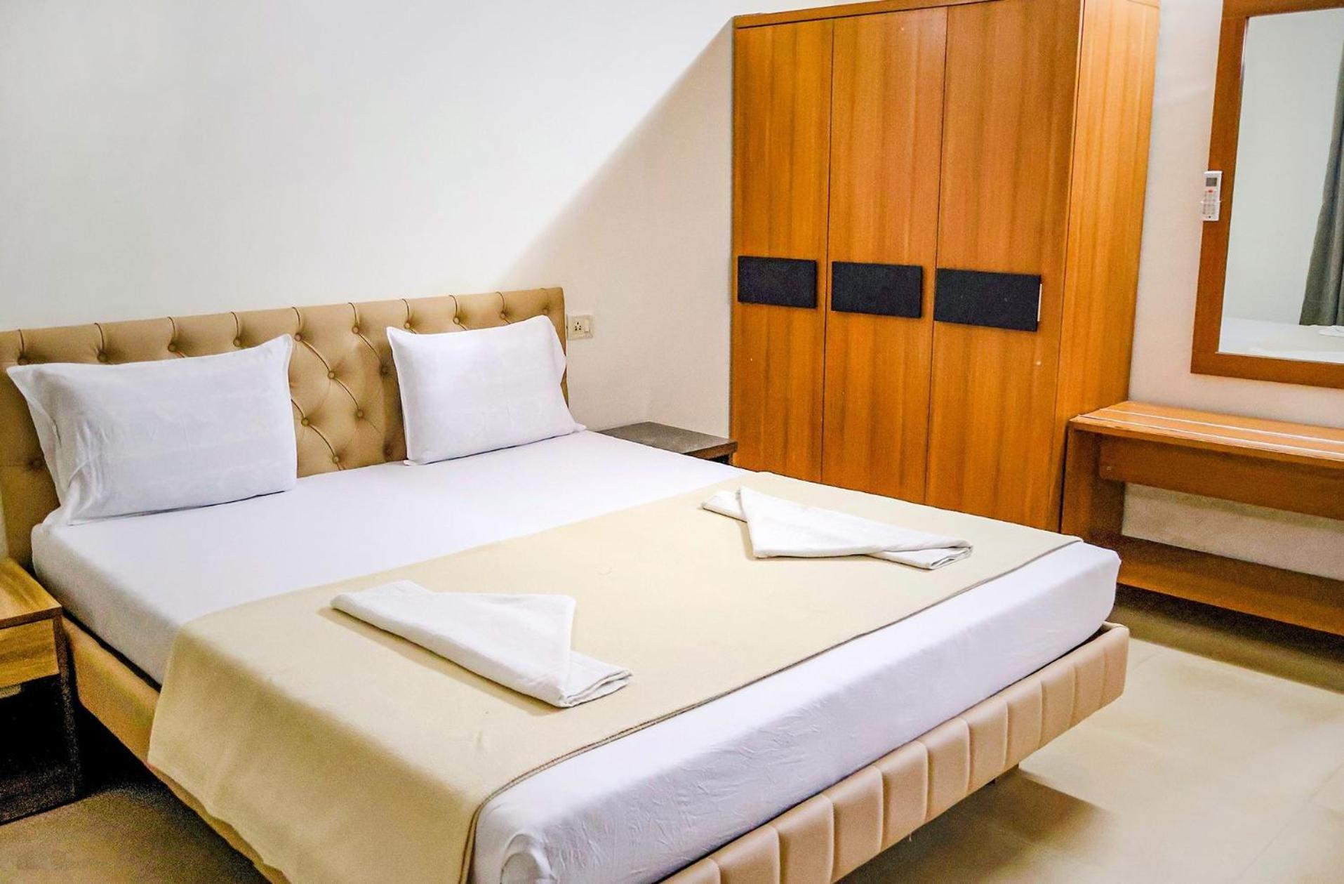 Fabescape Orient Royal Hotell Calangute Exteriör bild