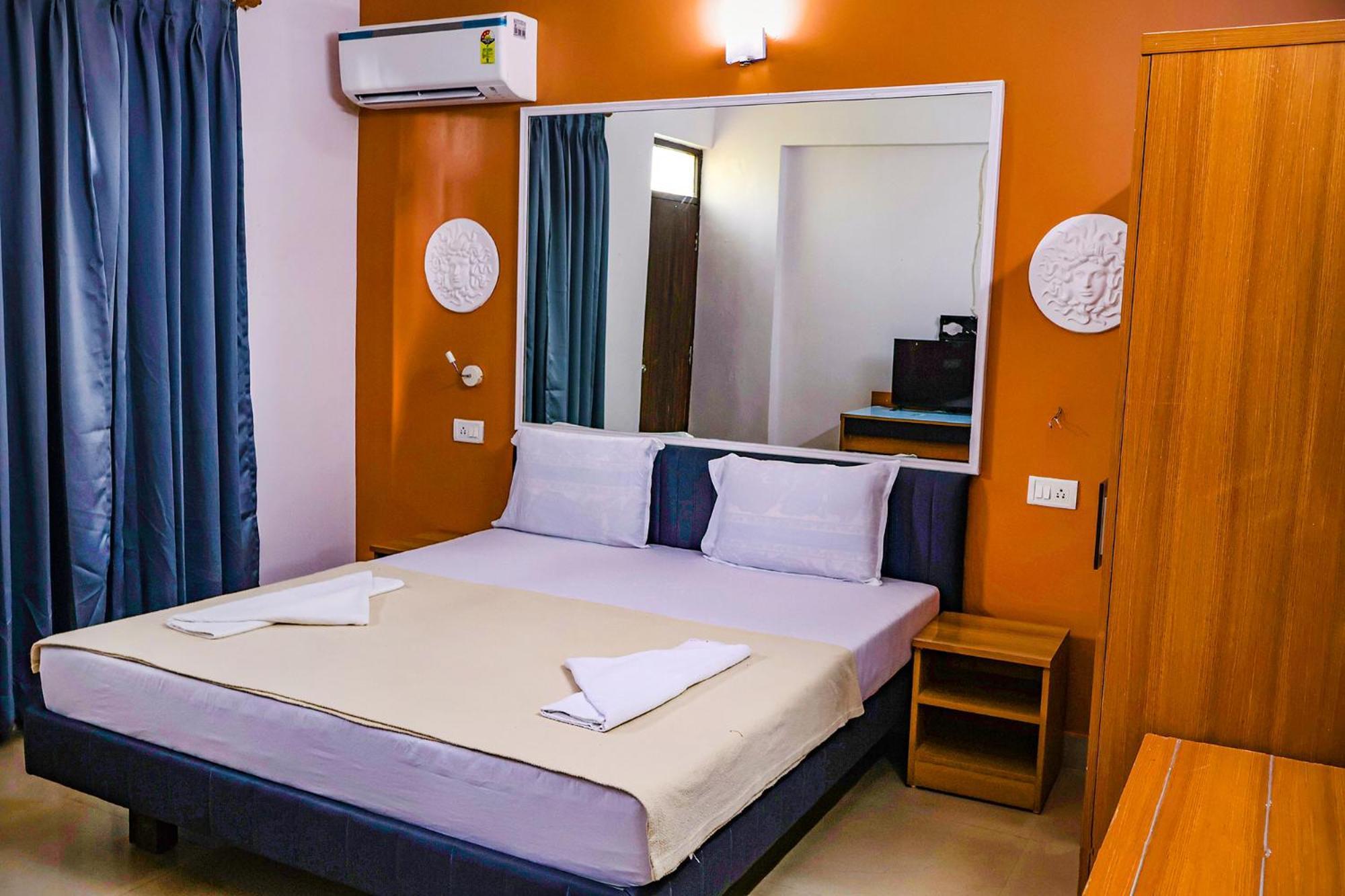 Fabescape Orient Royal Hotell Calangute Exteriör bild