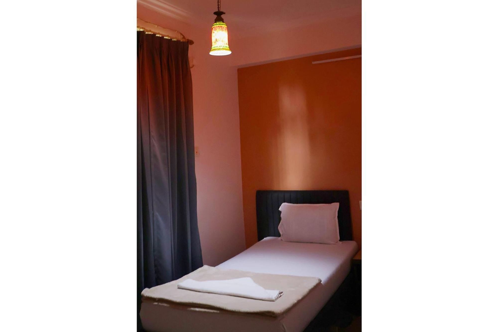 Fabescape Orient Royal Hotell Calangute Exteriör bild